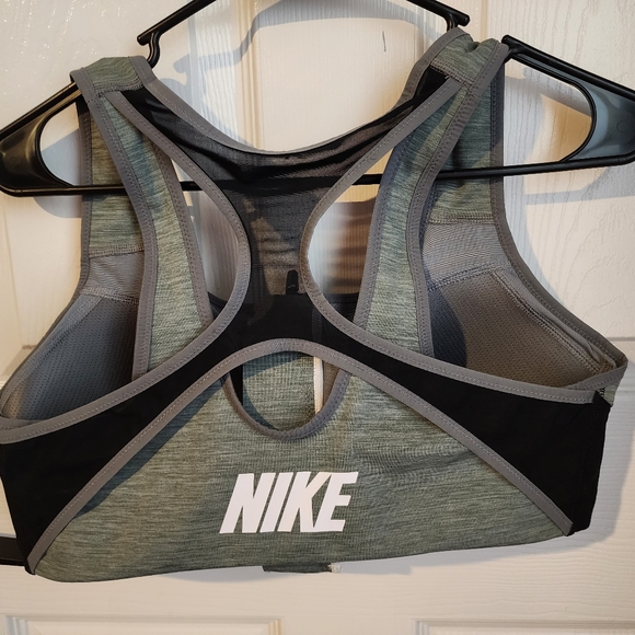Nike Sportsbra - Picture 7 of 8